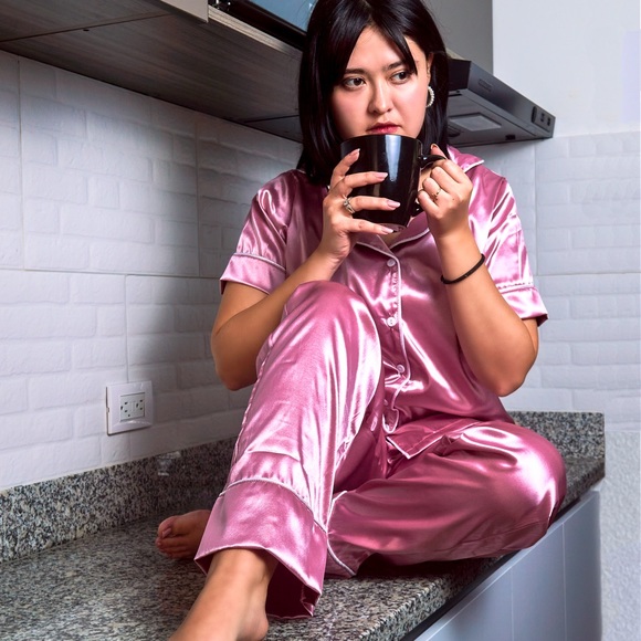 Womens silk satin pajamas - Picture 3 of 6